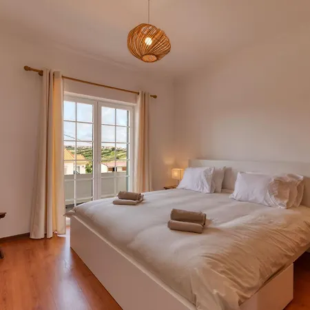 Casa de Férias Casa Branca I Geraeumiger Rueckzugsort Fuer 12p By Interhome