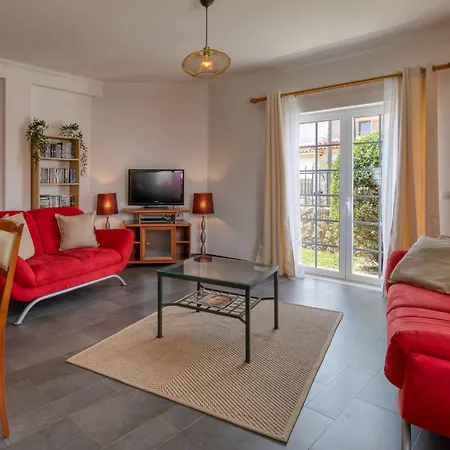 Casa de Férias Casa Branca I Geraeumiger Rueckzugsort Fuer 12p By Interhome