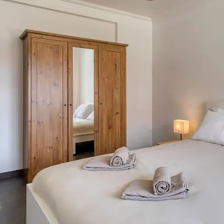 Casa de Férias Casa Branca I Geraeumiger Rueckzugsort Fuer 12p By Interhome