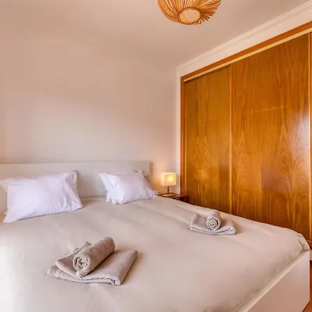 Casa Branca I Geraeumiger Rueckzugsort Fuer 12p By Interhome Casa de Férias