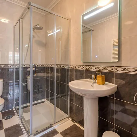 Casa de Férias Casa Branca I Geraeumiger Rueckzugsort Fuer 12p By Interhome