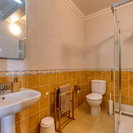 Casa Branca I Geraeumiger Rueckzugsort Fuer 12p By Interhome Casa de Férias