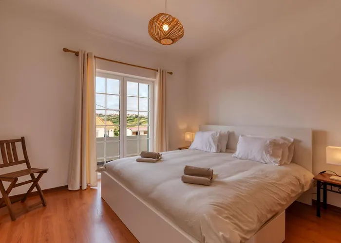 Casa de Férias Casa Branca I Geraeumiger Rueckzugsort Fuer 12p By Interhome