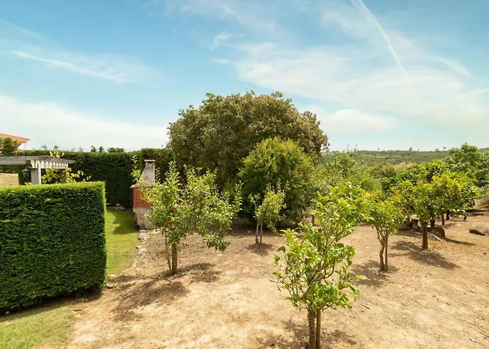 Casa de Férias Casa Branca I Geraeumiger Rueckzugsort Fuer 12p By Interhome Ribamar (Lourinha)