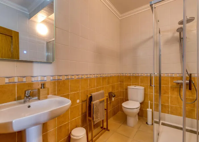 Casa Branca I Geraeumiger Rueckzugsort Fuer 12p By Interhome Casa de Férias