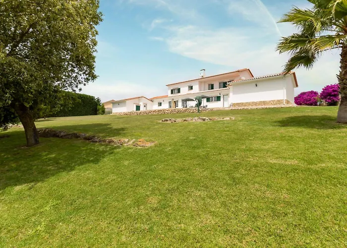 Casa de Férias Casa Branca I Geraeumiger Rueckzugsort Fuer 12p By Interhome Ribamar (Lourinha)